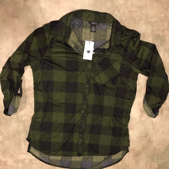 Rue21 Tops - 🔴NWT High-Low Plaid Button Down🔴